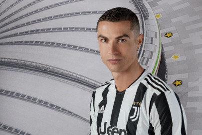 Ronaldo já veste a nova camisola principal da Juventus para 2021/22